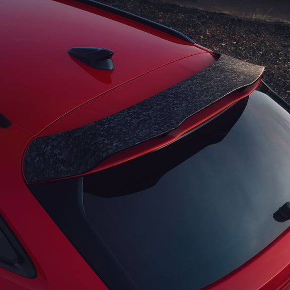 View from above at an angle onto the rear of the RS 5 Avant, focusing on the roof edge spoiler in matt carbon camouflage.