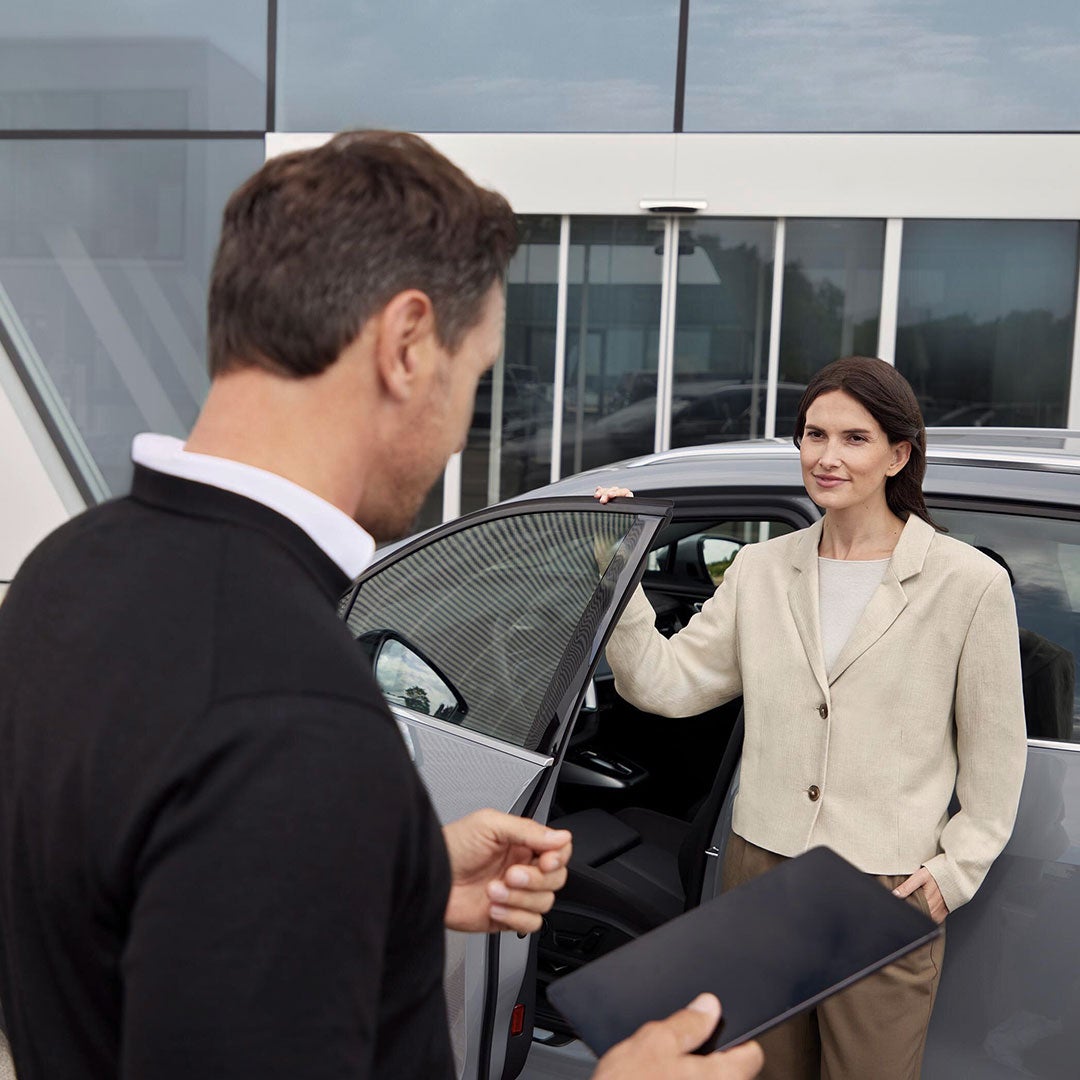 Foto de un Servicio Oficial Audi ofreciendo un servicio de mantenimiento periódico.