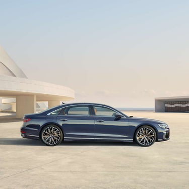 Audi A8 L vista laterale