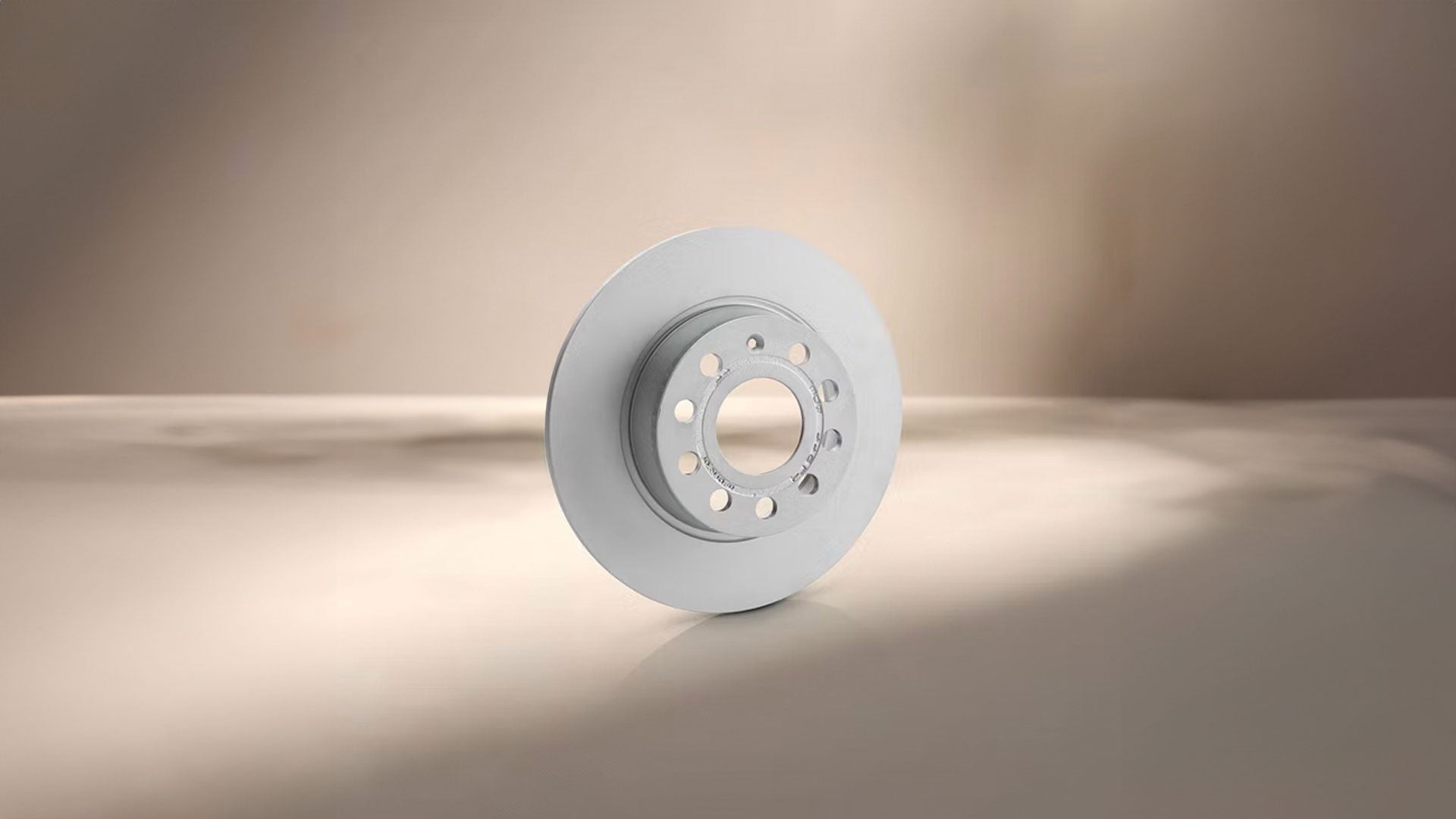 Foto de un cambio de pastillas y discos de frenos de un Audi. 