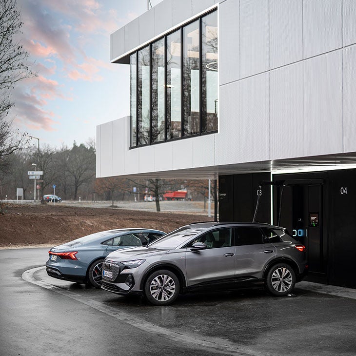 Audi e-tron GT og Q4 e-tron på Audi charging hub