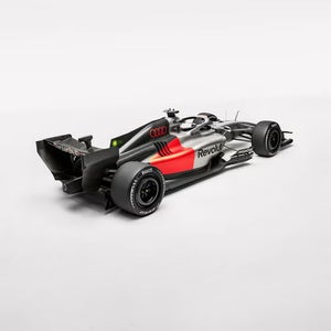 斜め後ろから見たアウディ R26。