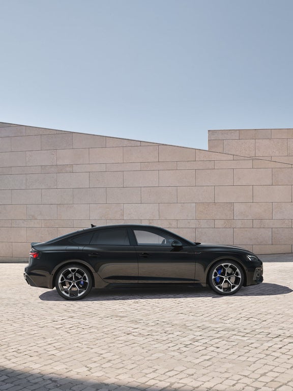 Foto del lateral del Audi RS 5 Sportback Competition plus. 