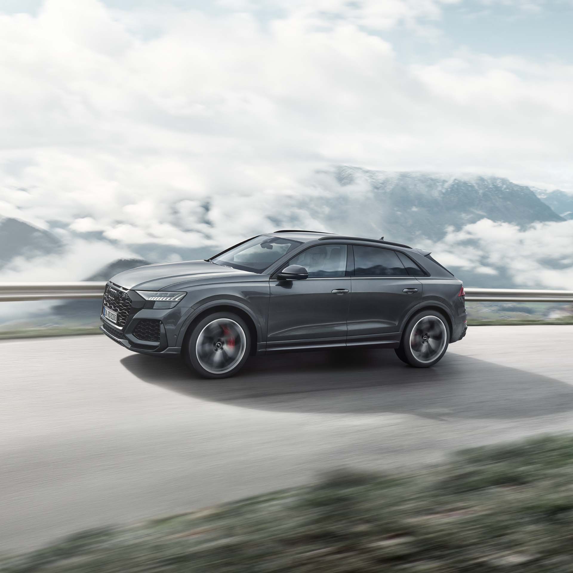 Dynamic side view of the RS Q8