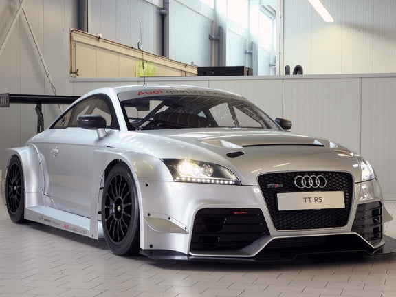 A picture showing the Audi TT RS VLN in a workshop.