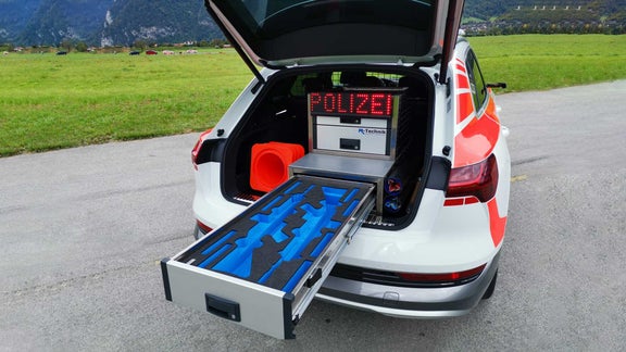 Audi Polizei-Auto Kofferraum