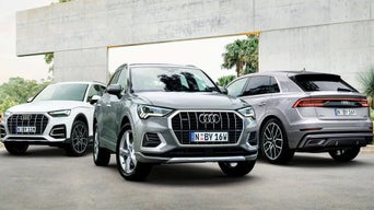 Q5 SQ5 TFSI SUV models parked