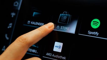 Foto de la app myAudi y la tienda de aplicaciones Audi.