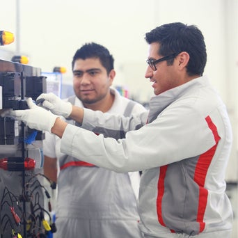211208_audi-mexico-invierte-mas-de-178000-horas-en-entrenamiento-y-desarrollo_teaser_800x800px.jpg