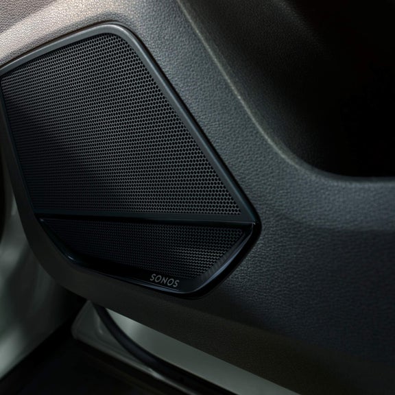 Cut away image of door panel speaker inside Audi Q3.