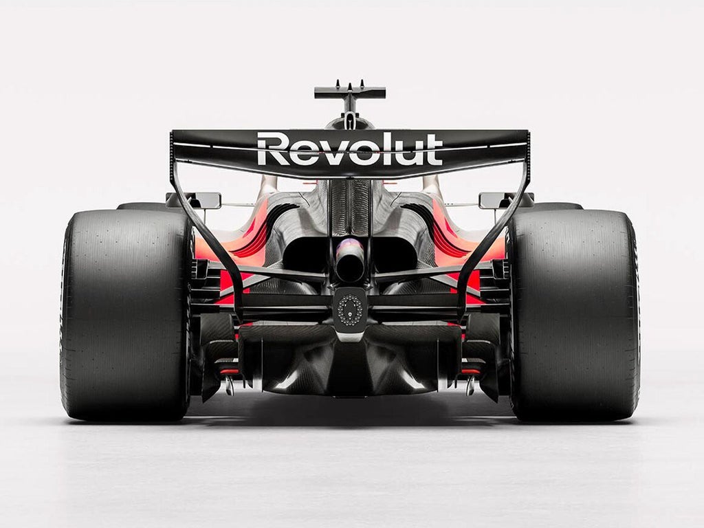 Close-up von Heckflügel und Auspuff des Audi R26.