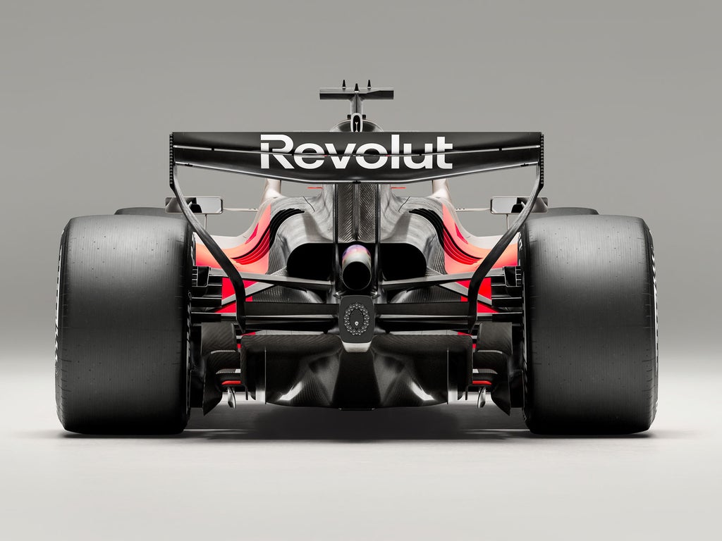 Close-up von Heckflügel und Auspuff des Audi R26.