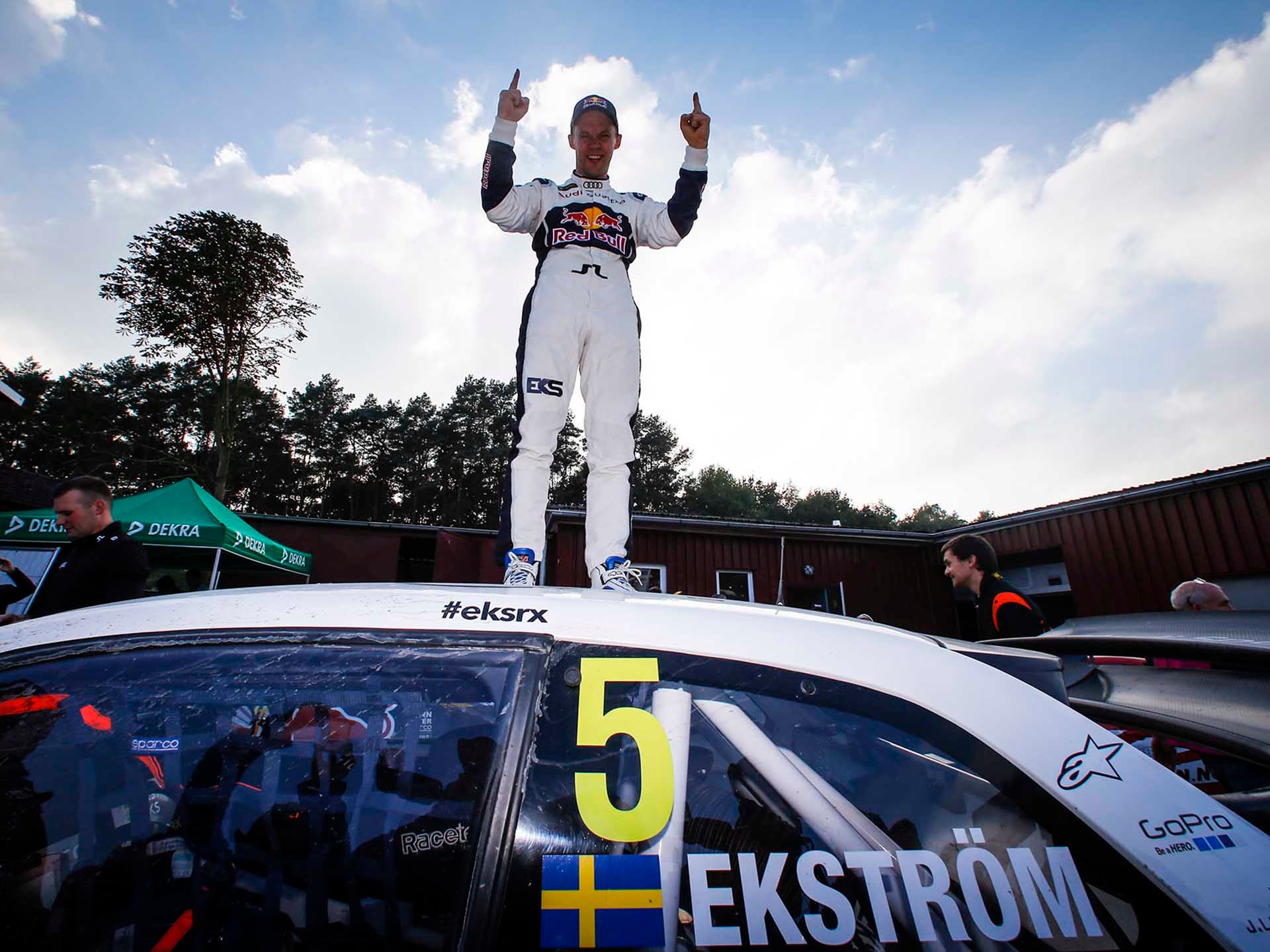 Das Foto zeigt Mattias Ekström, der 2016 seinen World RX-Titel feiert.