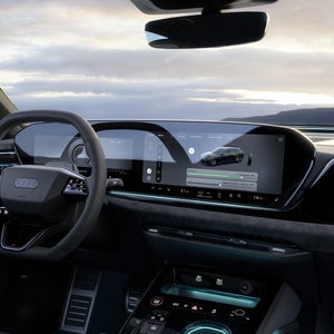 Blick auf das Panoramadisplay im Cockpit des A5 Avant e-hybrid.