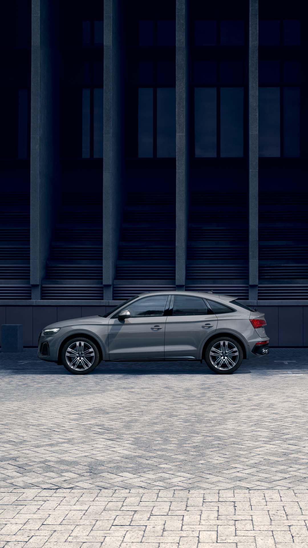 Audi SQ5 side rear view