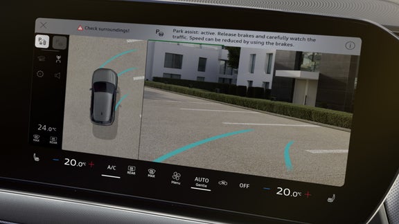 Parkošanās asistenta un atpakaļskata kameras attēla pietuvinājums.