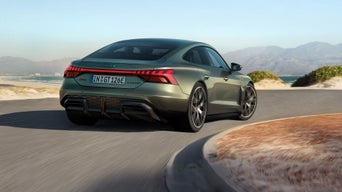 Foto de las medidas del Audi RS e-tron GT performance. 