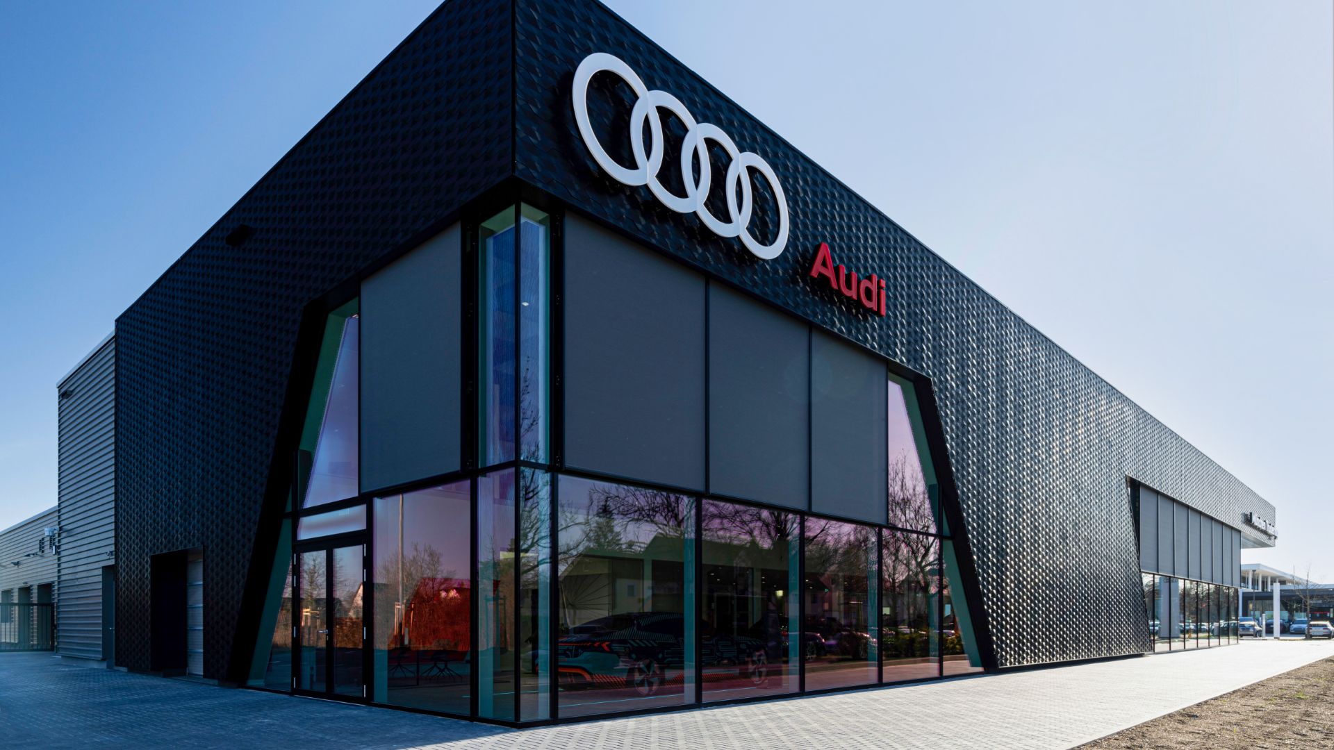 Außenansicht von einem Audi Gebäude