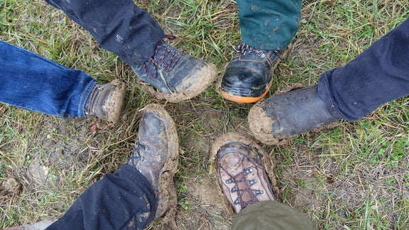 Ein Kreis aus Schuhen