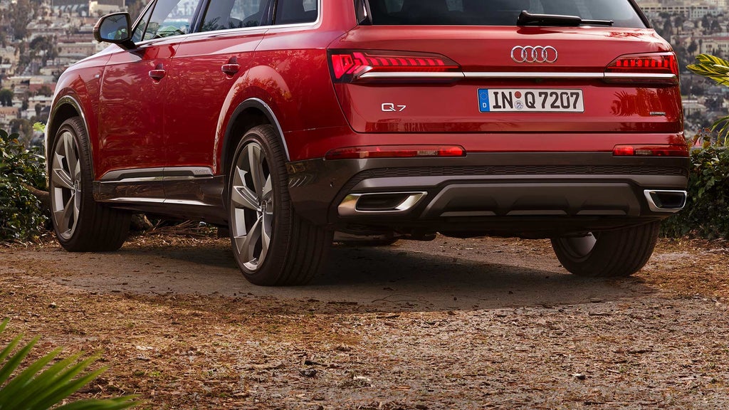 Rear view Audi Q7