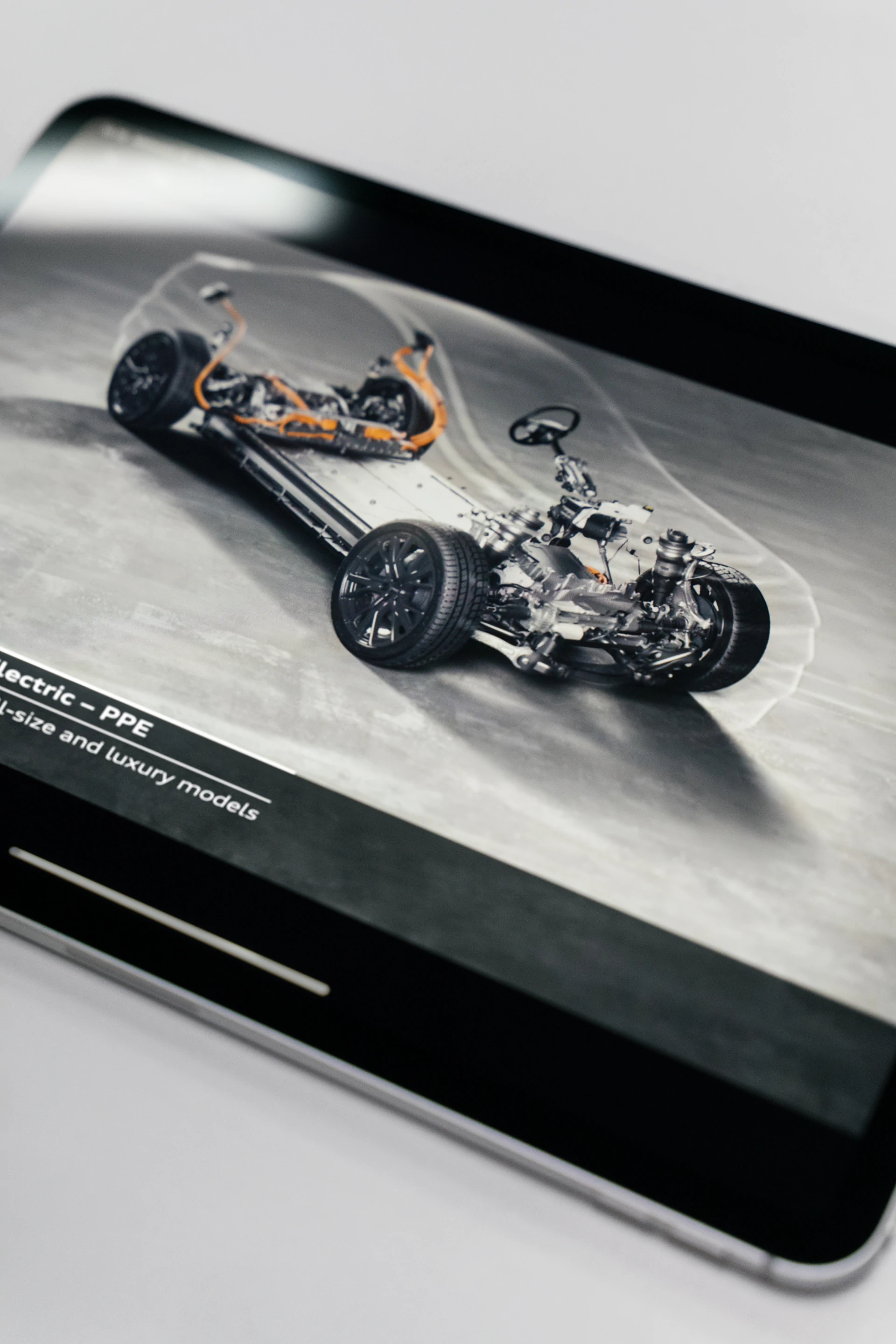 Technical animation of PPE on a screen.