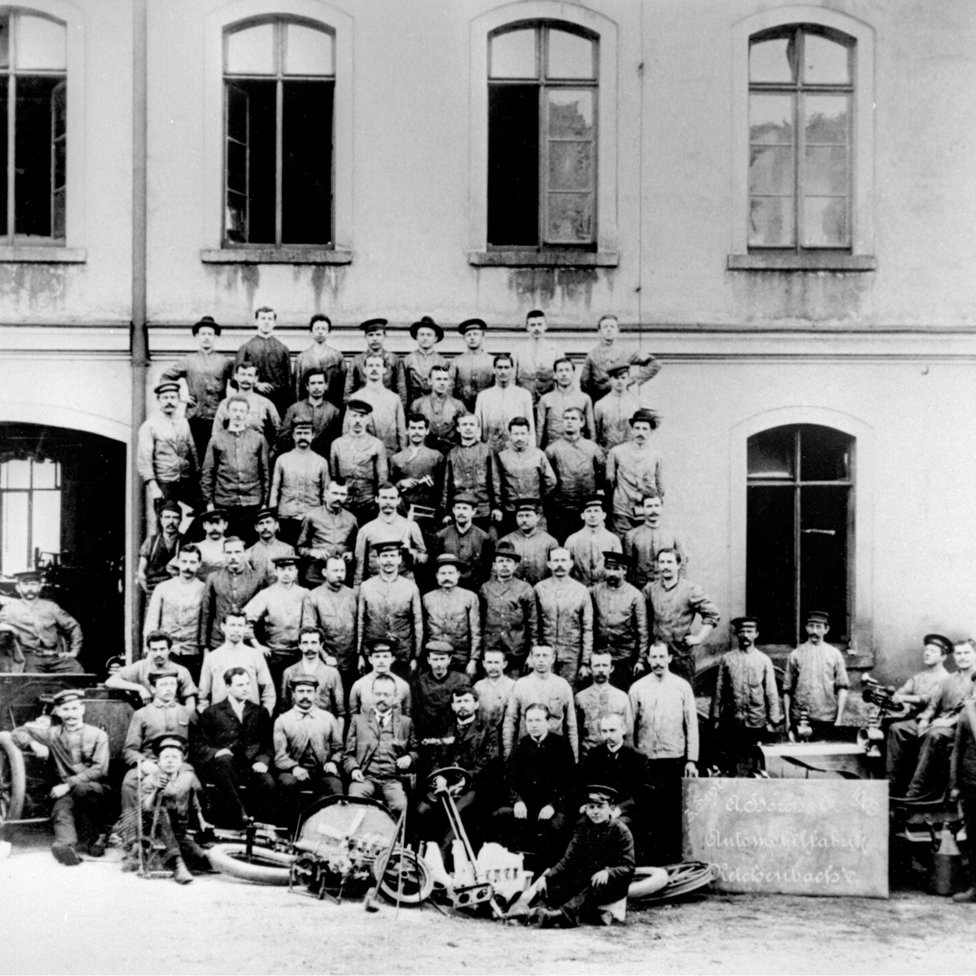 The workforce in 1903 after the company moved to Reichenbach in Saxony.