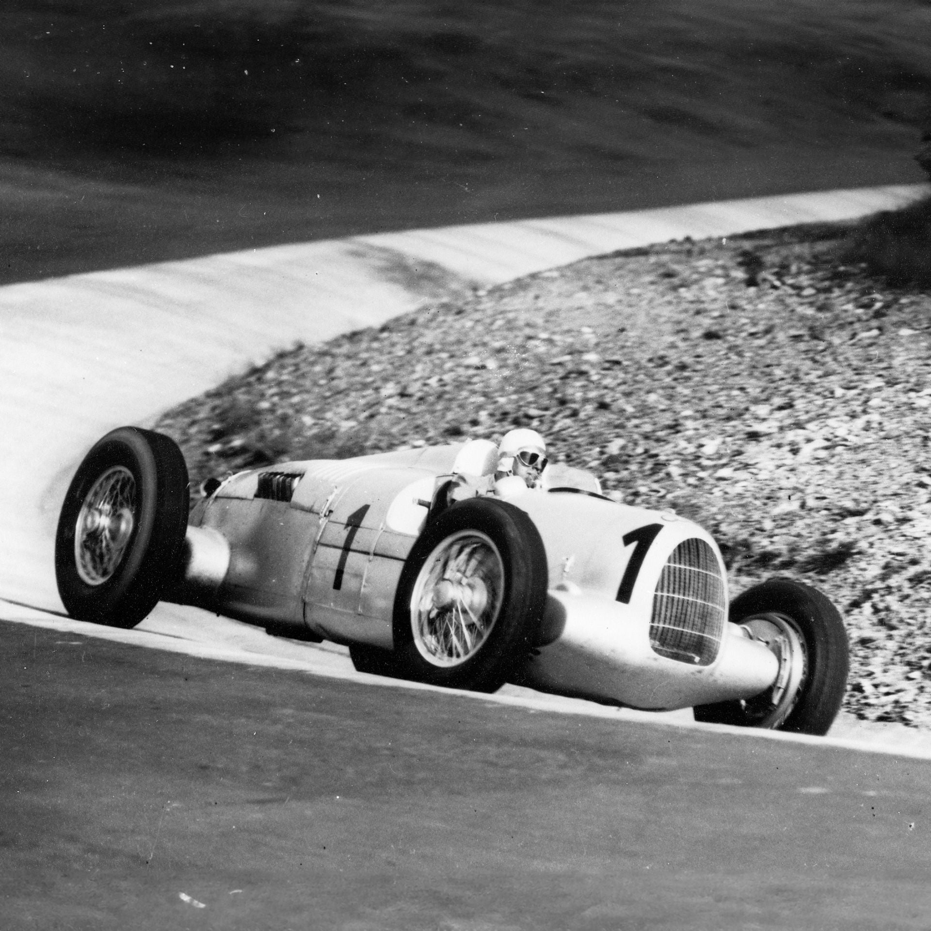 Bernd Rosemeyer mit dem Auto Union Typ C beim Eifelrennen am 13. Juni 1937