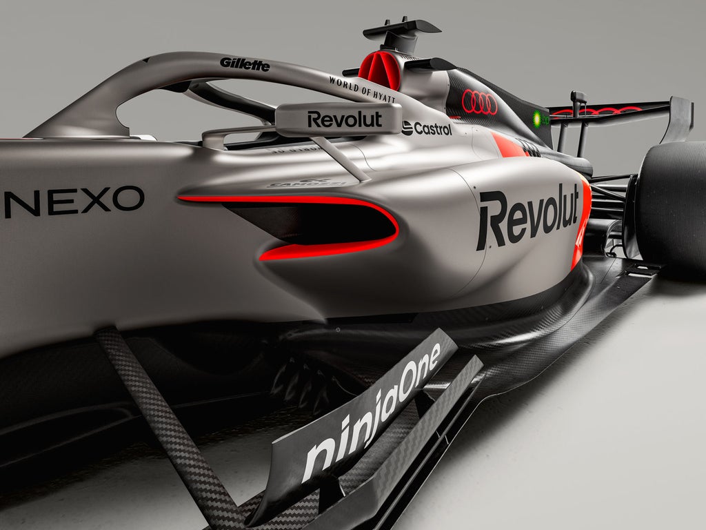 Seitliches Close-up auf die Airbox des Audi R26.