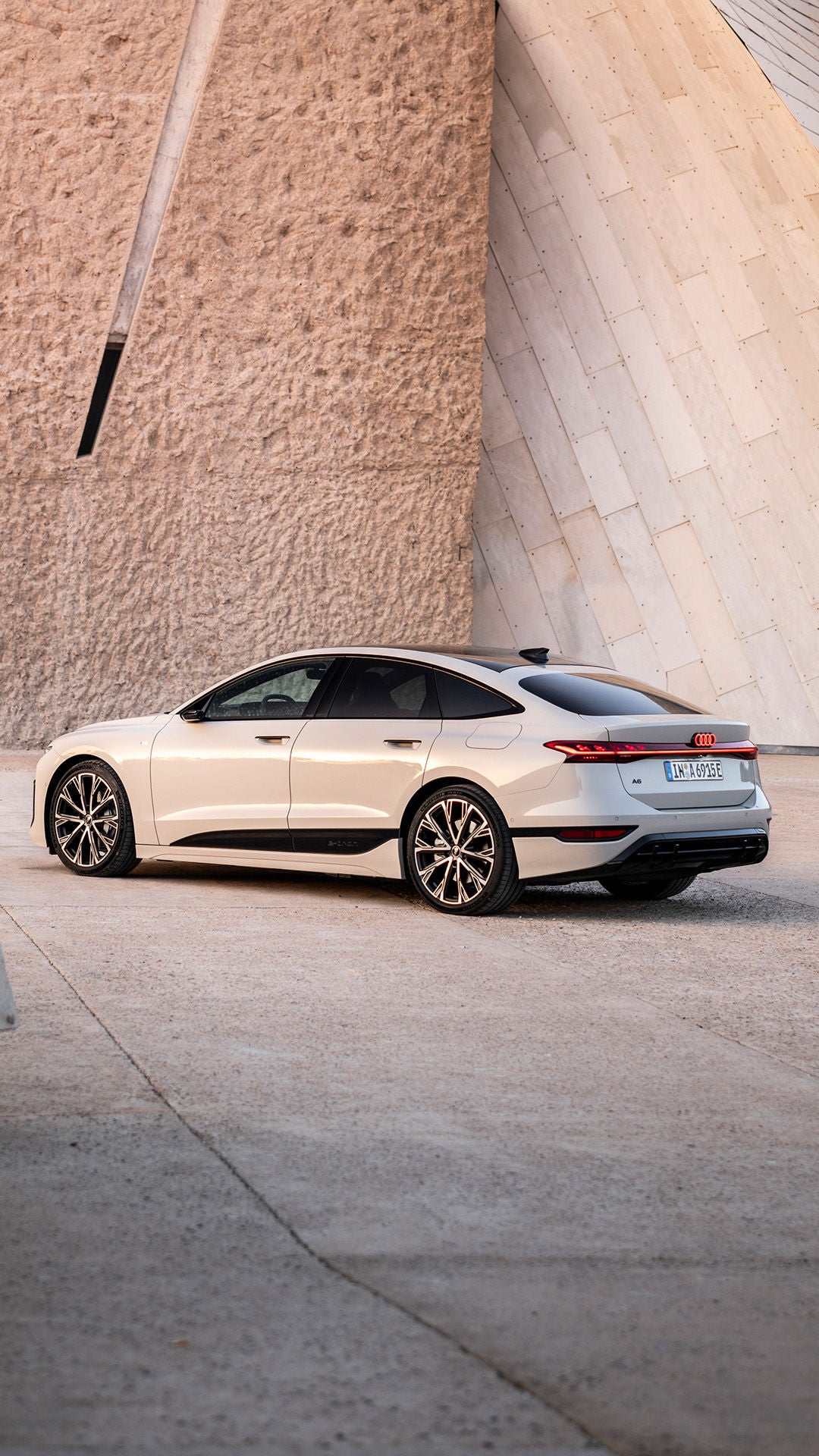 Foto de una estación de carga eléctrica e-tron. 