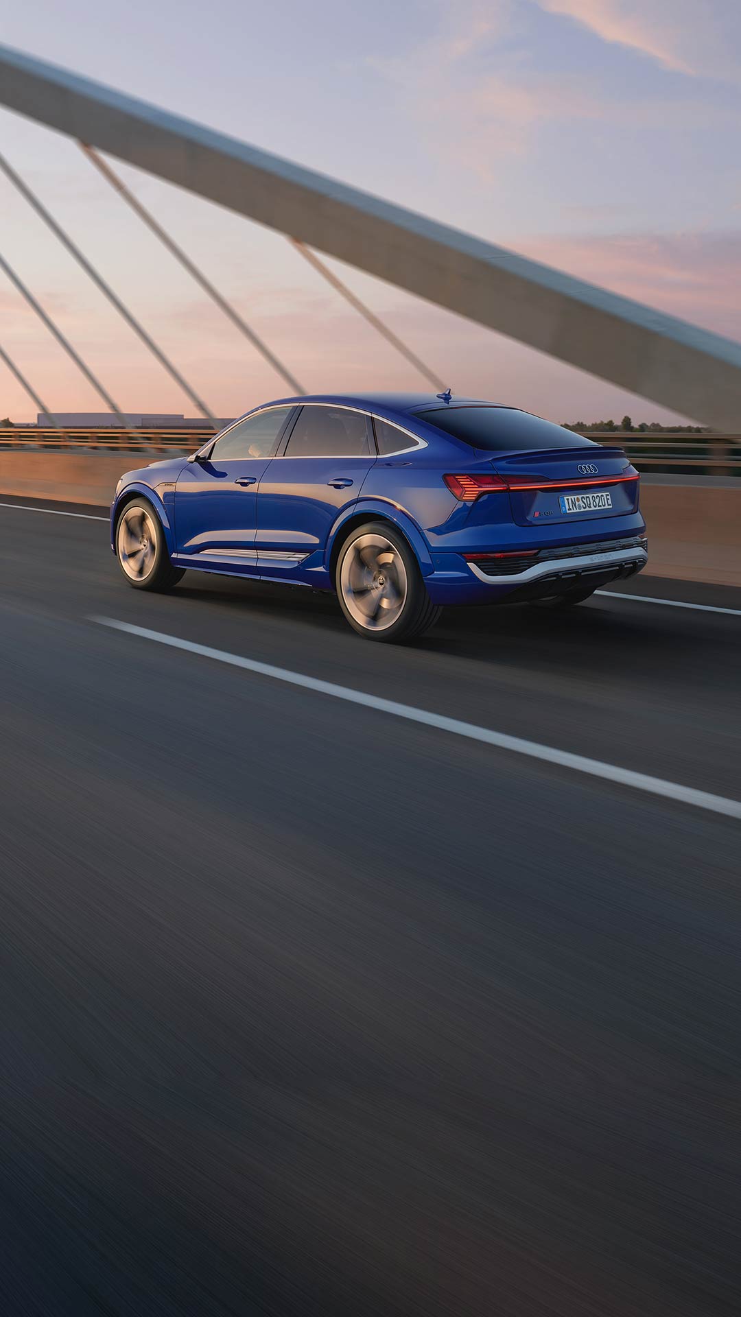 Side view Audi SQ8 Sportback e-tron