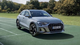 Foto de un coche microhíbrido. 