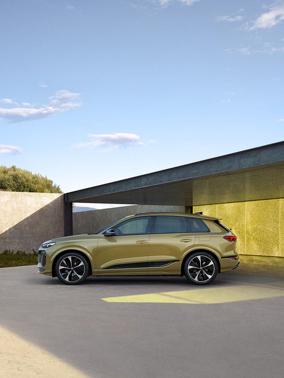 Side view Audi Q6 SUV e-tron