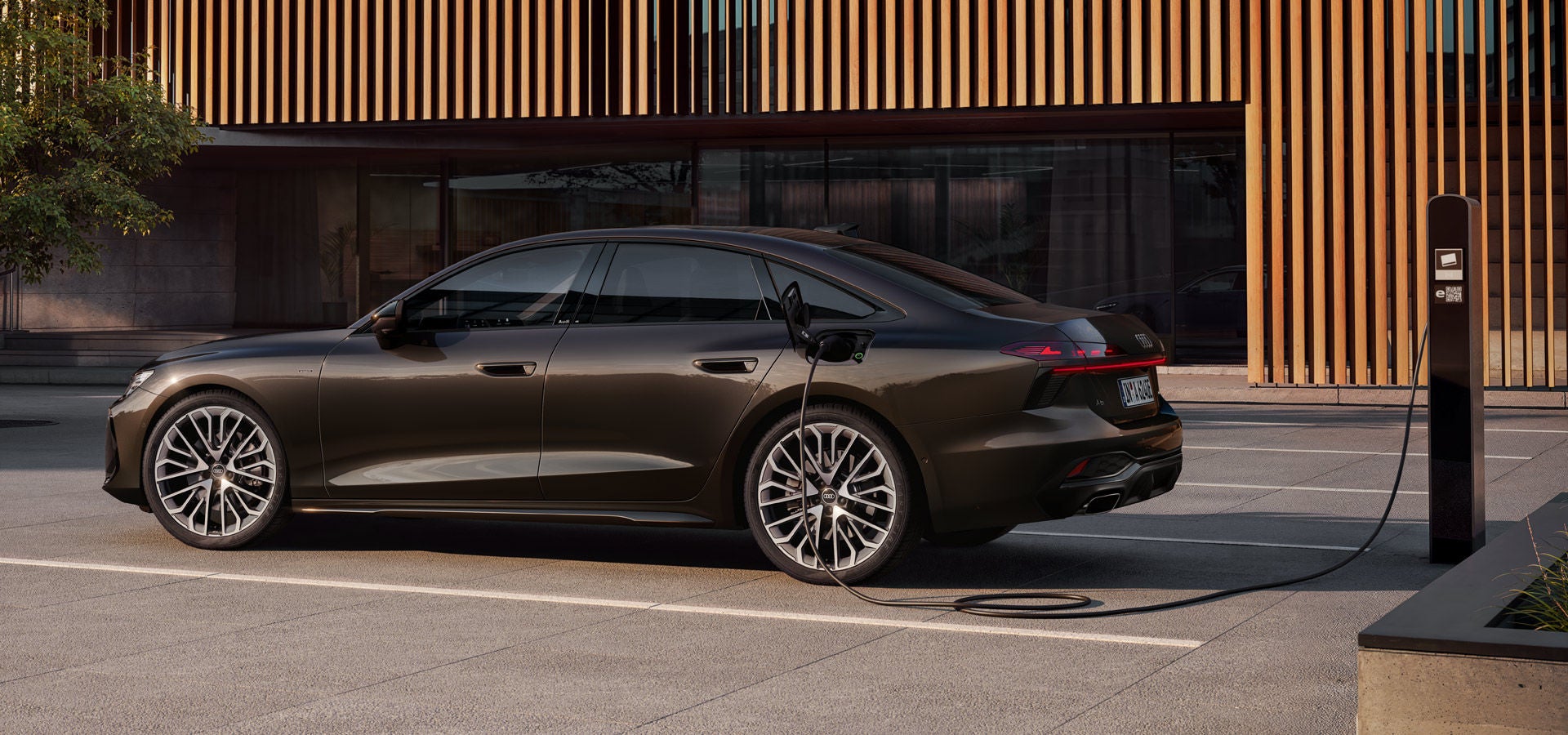 Een Audi A6 Limousine voor een modern huis.