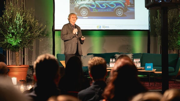 Speaker with microphone