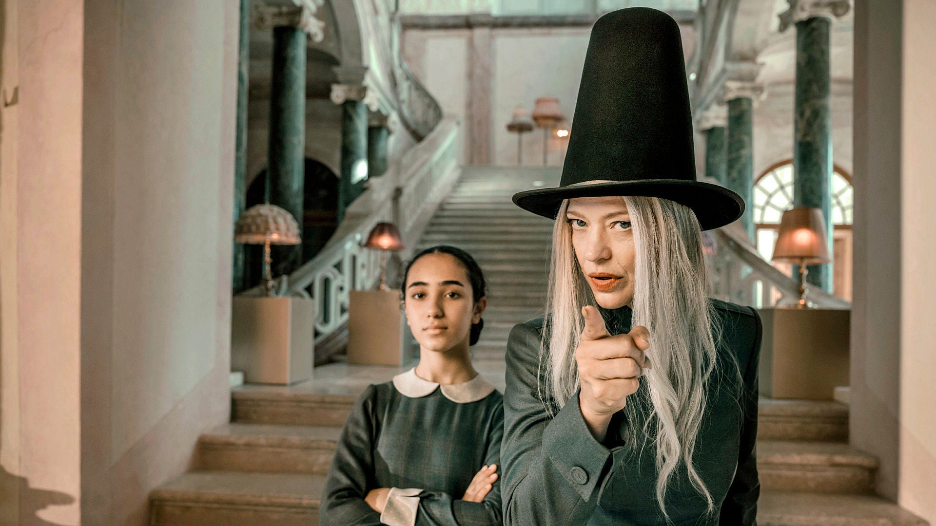 Heike Makatsch als strenge Hexe Servera.