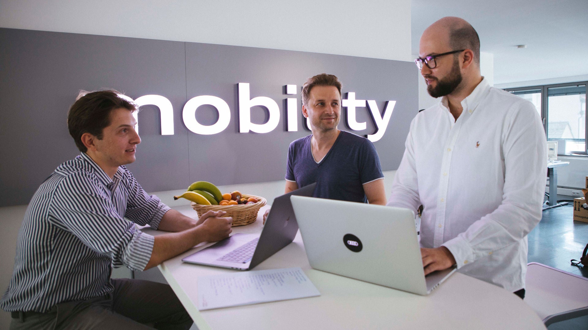 Mitarbeitende im Meeting