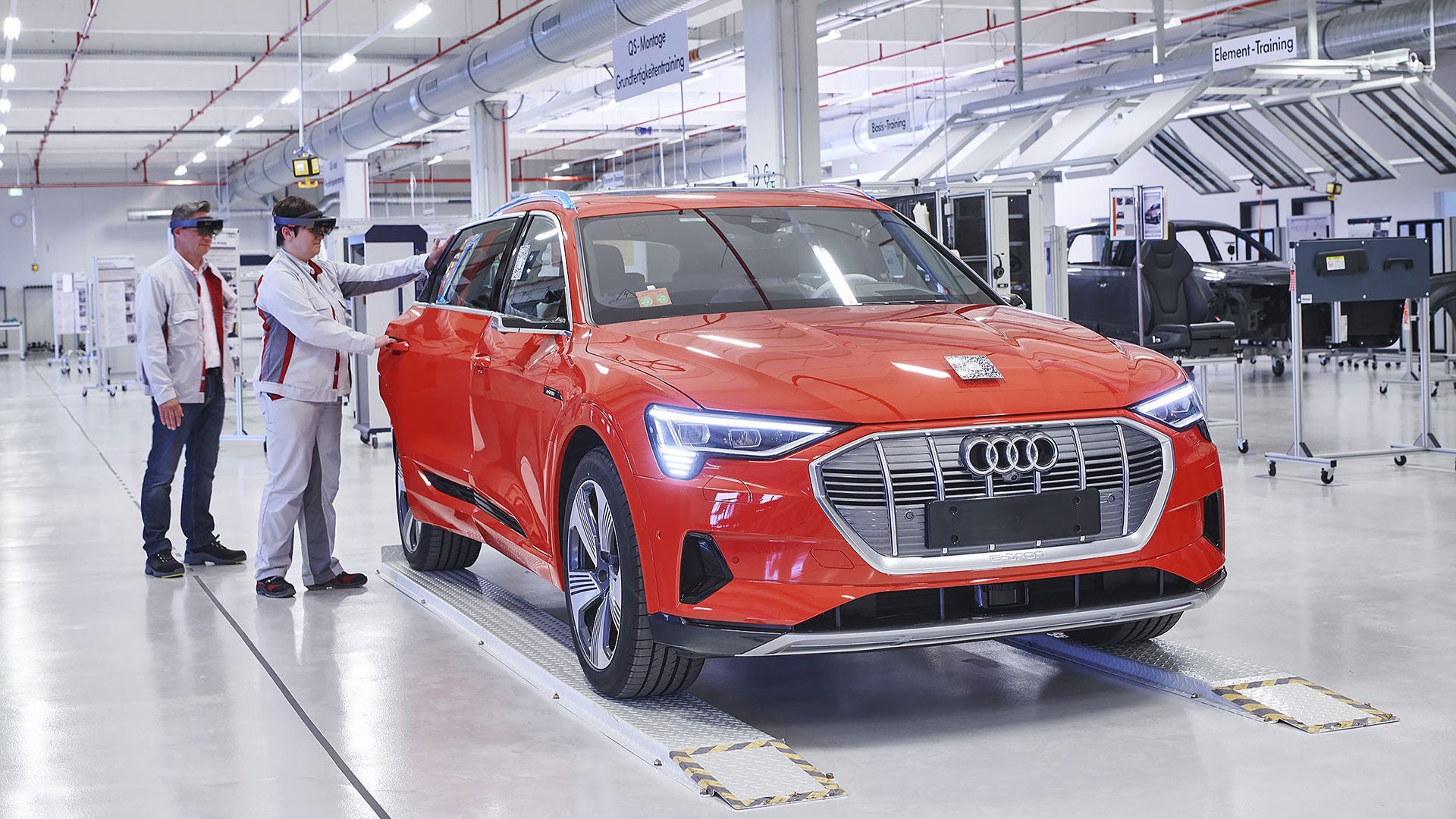 A car is analysed using a hololens