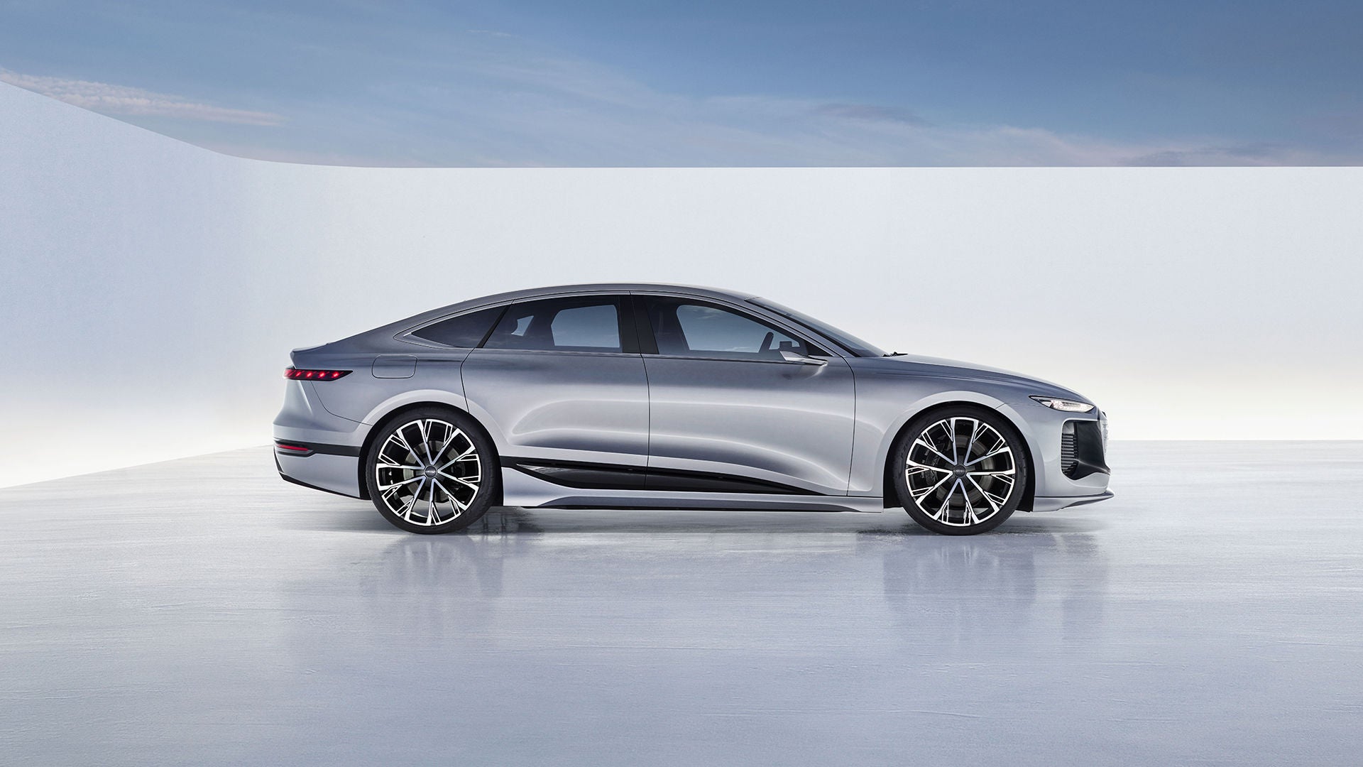 El Audi A6 Avant e-tron concept visto de perfil.