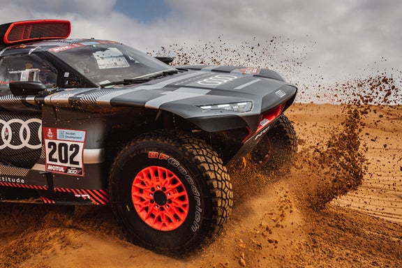 情熱と専門知識でゴールラインへ挑む：ダカールラリー 2022