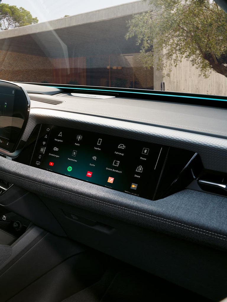 Bang & Olufsen Lautsprecher in der Armaturentafel eines Audi A6 Sportback e-tron performance integriert.