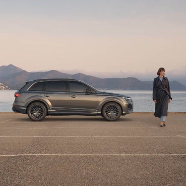 Audi SQ7 SUV side view