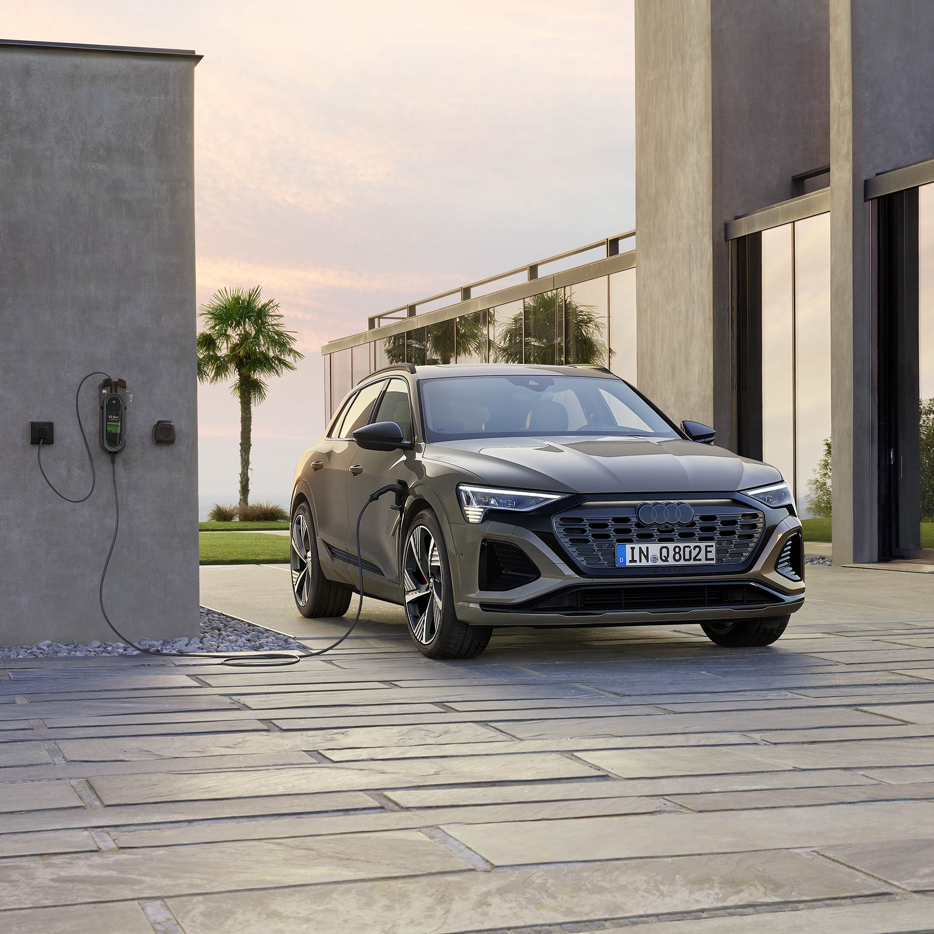 Audi Q8 e-tron > アウディジャパン