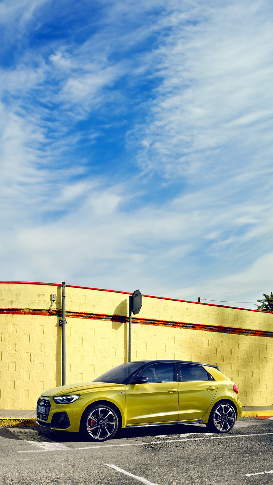 Foto de un Audi compacto urbano de tipo hatchback. 