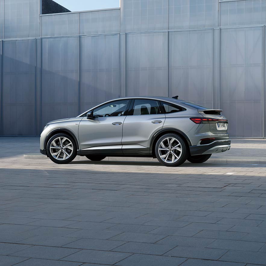 Audi Q4 e-tron > アウディジャパン