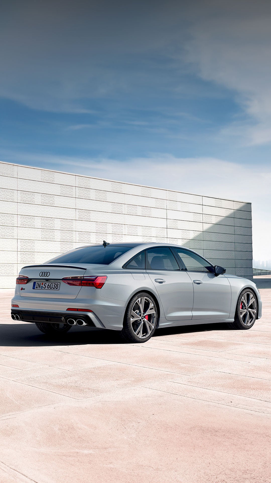 Foto de un Audi sedan, una berlina de cuatro puertas.