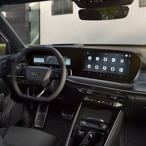 Das Cockpit des Q3 SUV e-hybrid mit Fokus auf die Fahrerarmatur und das Panoramadisplay.