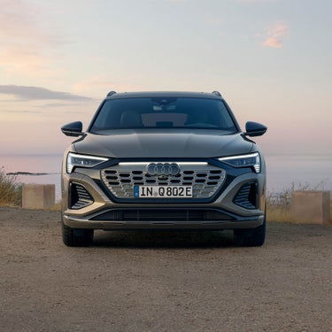 Front view Audi Q8 e-tron