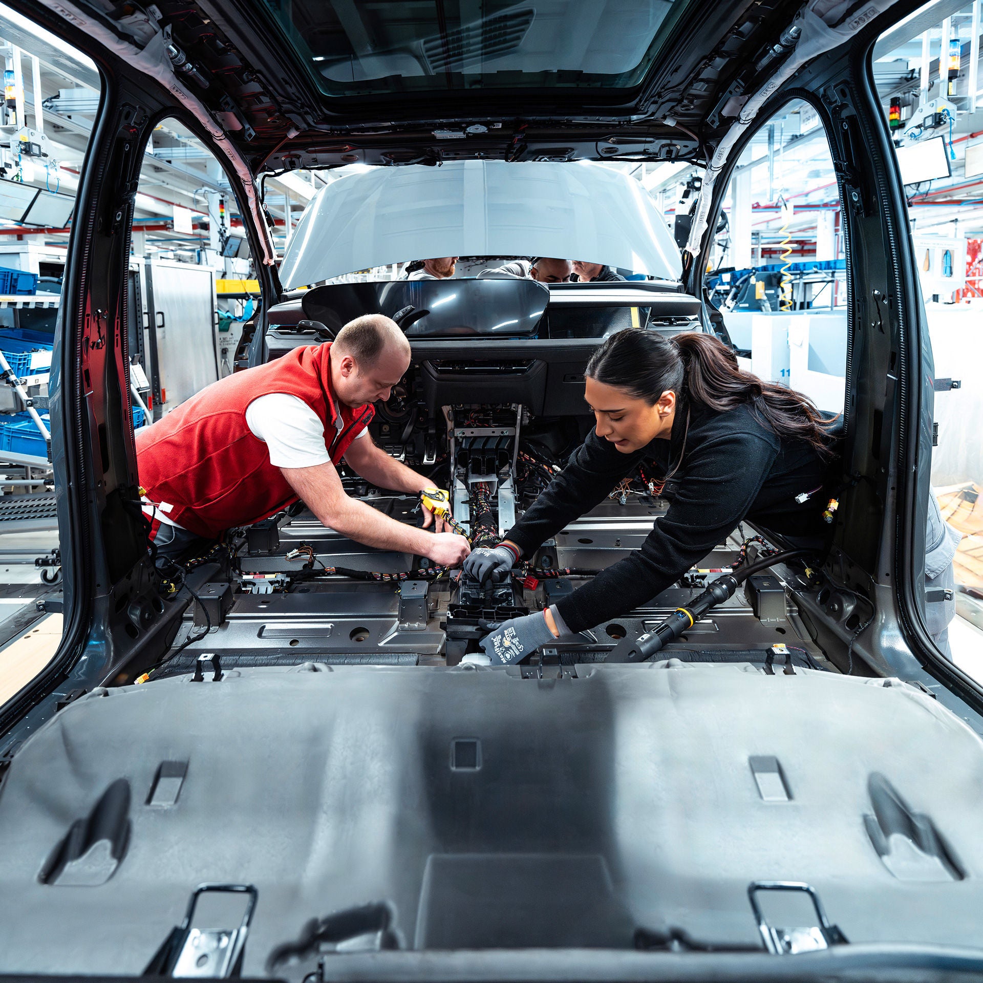 Audi Q6 e-tron assembly