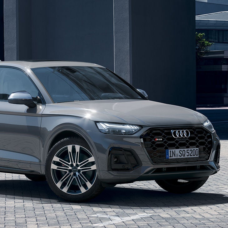Side and front view Audi SQ5 Sportback