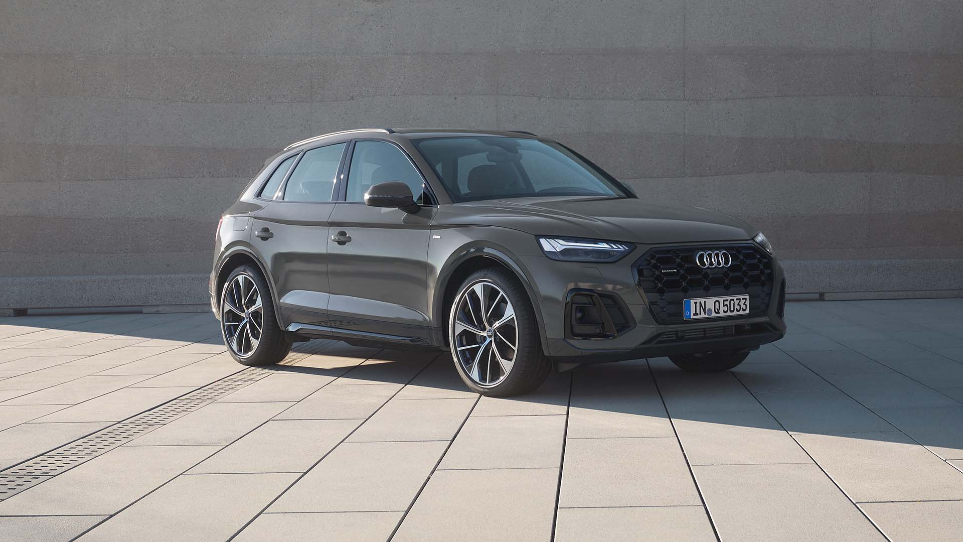 Front side view Audi Q5